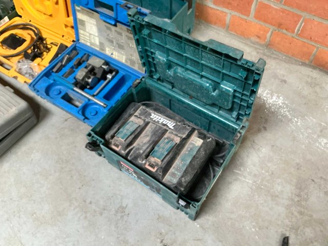 Dewalt alligatorzaag + black & decker alligatorzaag + powerplus betonmixer - afbeelding 5 van  13