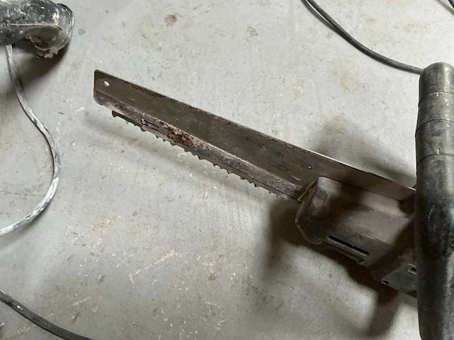 Dewalt alligatorzaag + black & decker alligatorzaag + powerplus betonmixer - afbeelding 11 van  13