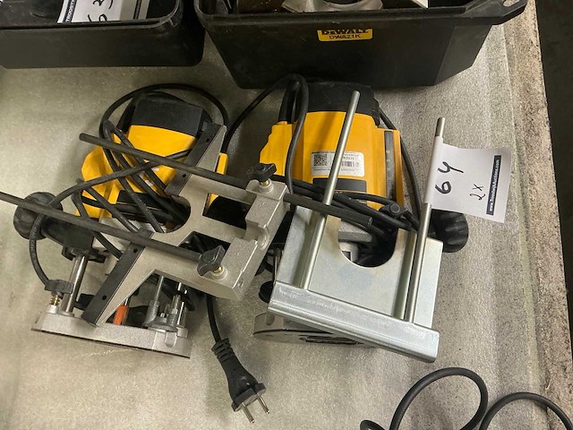 Dewalt bovenfrees (2x) - afbeelding 1 van  3