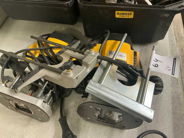 Dewalt bovenfrees (2x) - afbeelding 2 van  3