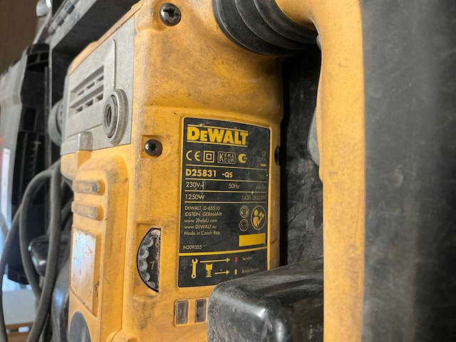Dewalt breekhamer - afbeelding 3 van  3