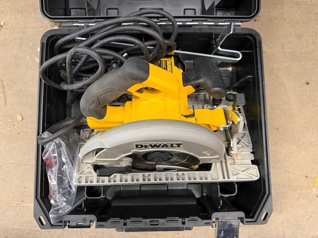 Dewalt cirkelzaag met snoer - afbeelding 1 van  4