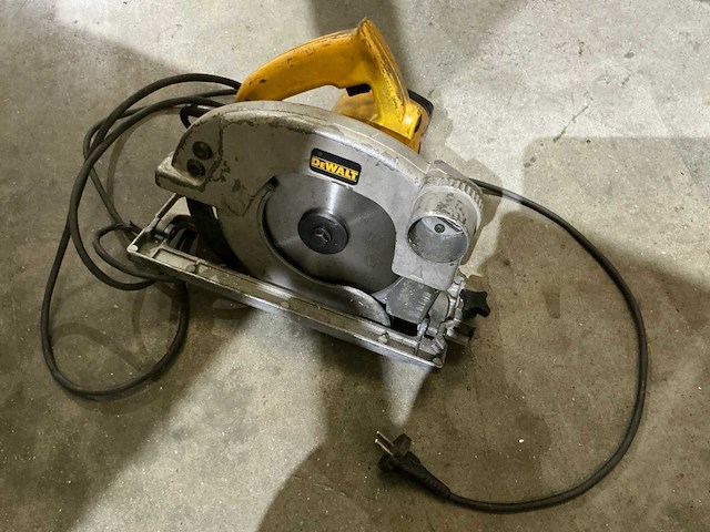 Dewalt cirkelzaagmachine - afbeelding 1 van  2