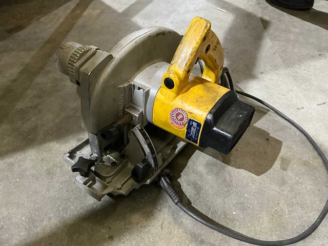Dewalt cirkelzaagmachine - afbeelding 2 van  2