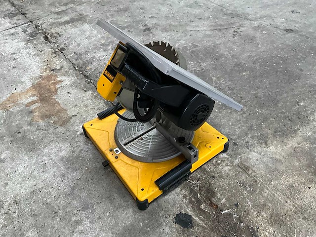 Dewalt cirkelzaagmachine - afbeelding 1 van  5