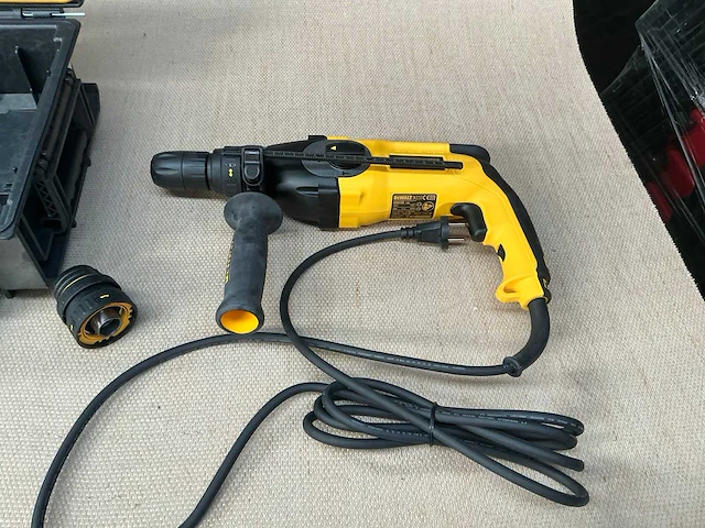 Dewalt d25124 klopboormachine - afbeelding 1 van  4