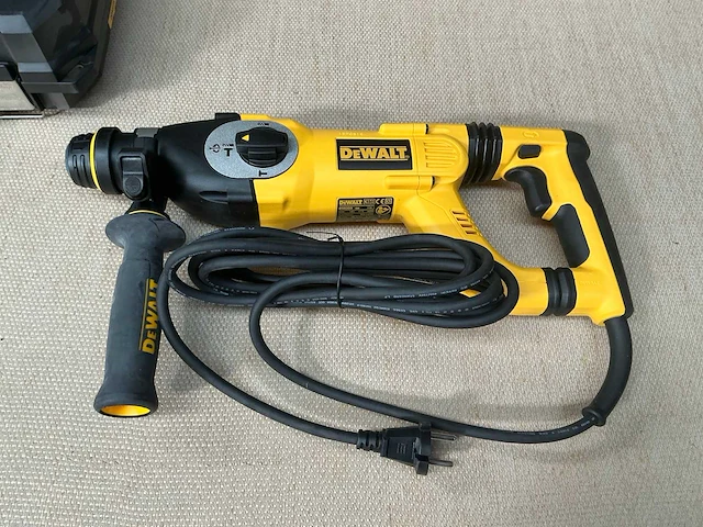 Dewalt d25233 boor-/breekhamer - afbeelding 1 van  4
