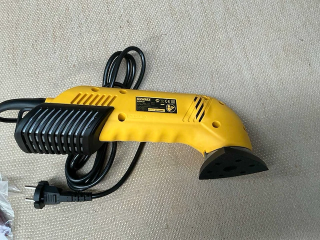 Dewalt d26430 deltaschuurmachine - afbeelding 3 van  4
