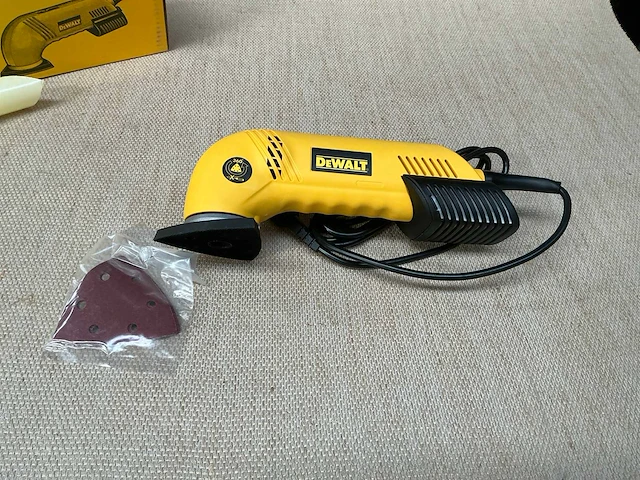 Dewalt d26430 deltaschuurmachine - afbeelding 3 van  4