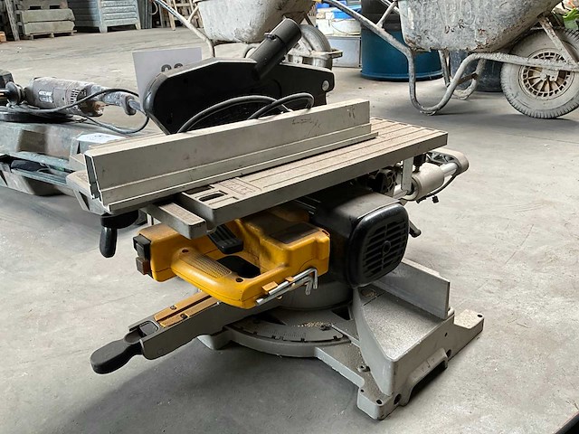 Dewalt d27111 afkort/tafelzaag - afbeelding 2 van  4