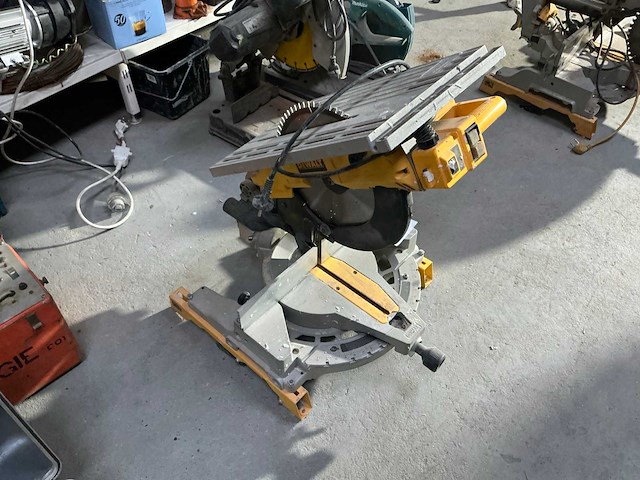 Dewalt d27113 afkort-/verstekzaag - afbeelding 1 van  5