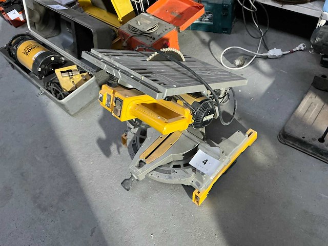 Dewalt d27113 afkort-/verstekzaag - afbeelding 2 van  5