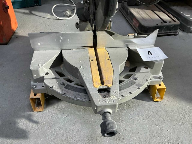 Dewalt d27113 afkort-/verstekzaag - afbeelding 5 van  5