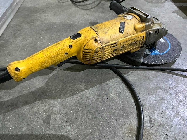 Dewalt d28492 haakse slijpmachine - afbeelding 2 van  3