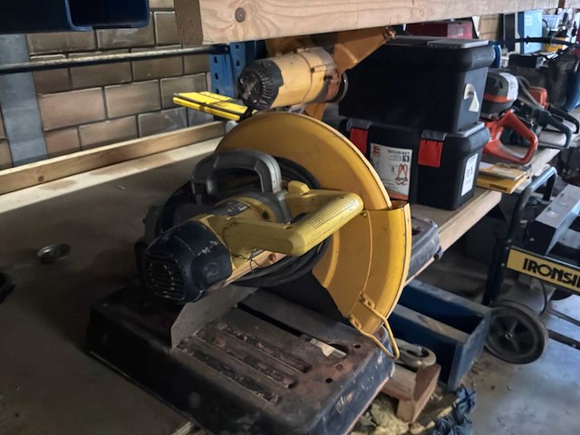 Dewalt d28730 afkortcirkelslijpmachine (2x) - afbeelding 2 van  3