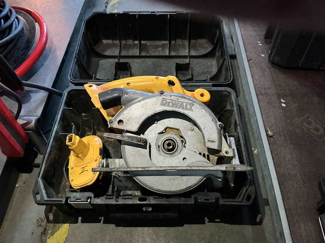 Dewalt dc 390 +dw 059 accu afkortzaag + accu schroefmachine (2x) - afbeelding 1 van  2