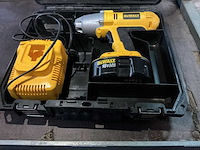 Dewalt dc 390 +dw 059 accu afkortzaag + accu schroefmachine (2x) - afbeelding 2 van  2