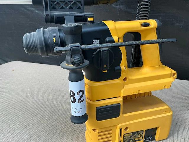 Dewalt dc234 boormachine met stofafzuiging - afbeelding 2 van  5