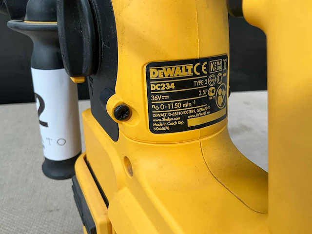 Dewalt dc234 boormachine met stofafzuiging - afbeelding 5 van  5