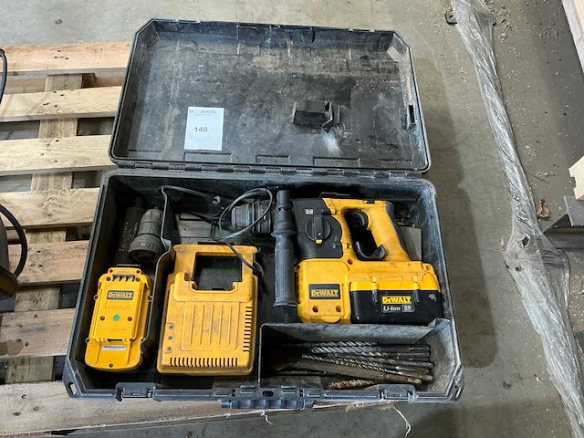 Dewalt dc234 boormachine - afbeelding 1 van  4