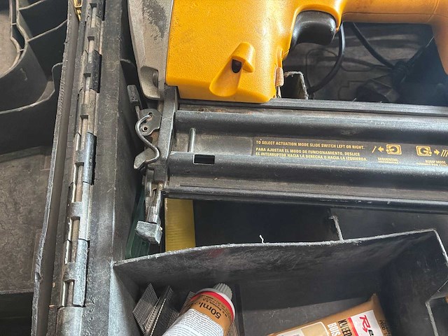 Dewalt dc602 nagelpistool - afbeelding 1 van  1