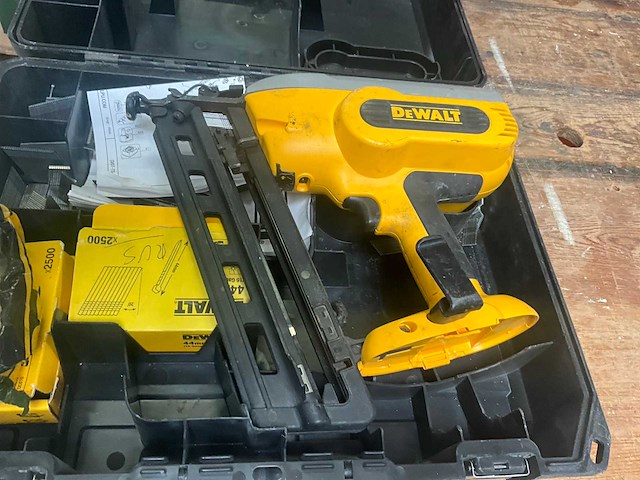 Dewalt dc616 accu nagelpistool/afwerktacker - afbeelding 1 van  7
