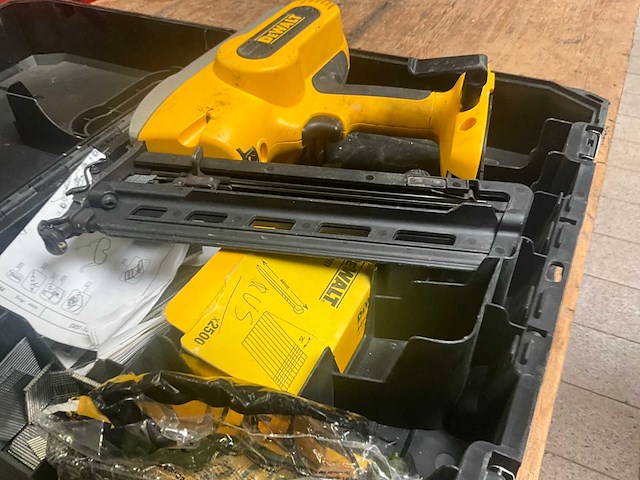 Dewalt dc616 accu nagelpistool/afwerktacker - afbeelding 3 van  7
