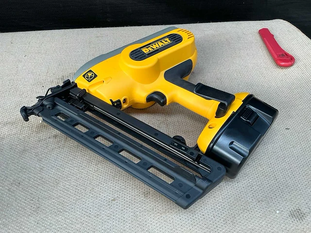 Dewalt dc618 tacker - afbeelding 4 van  7