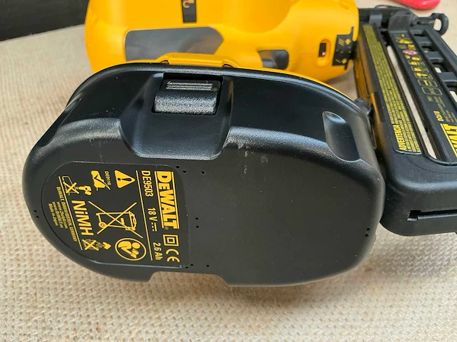 Dewalt dc618 tacker - afbeelding 1 van  7