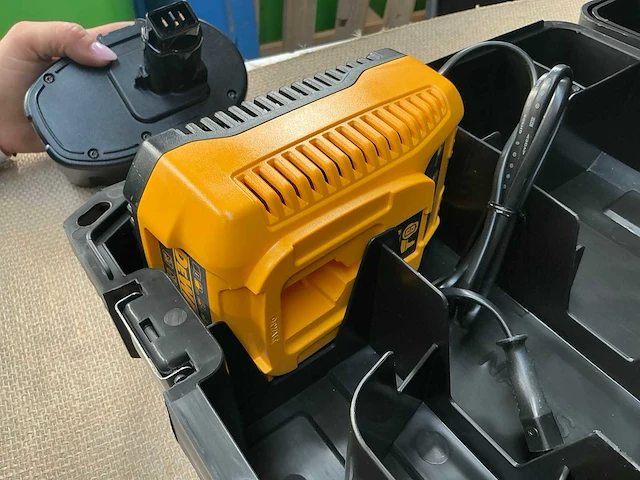 Dewalt dc618 tacker - afbeelding 2 van  7
