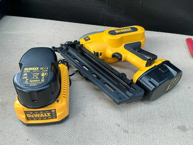 Dewalt dc618 tacker - afbeelding 2 van  7