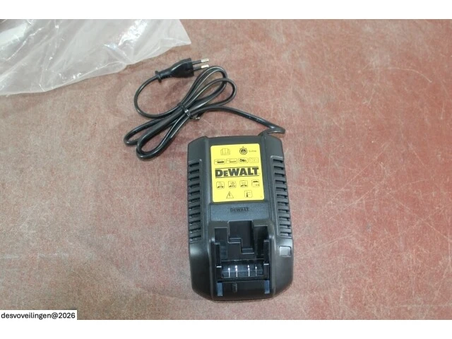 Dewalt dcb100-qw 10,8v lader - afbeelding 3 van  3