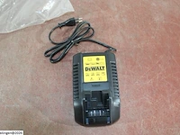 Dewalt dcb100-qw 10,8v lader - afbeelding 3 van  3