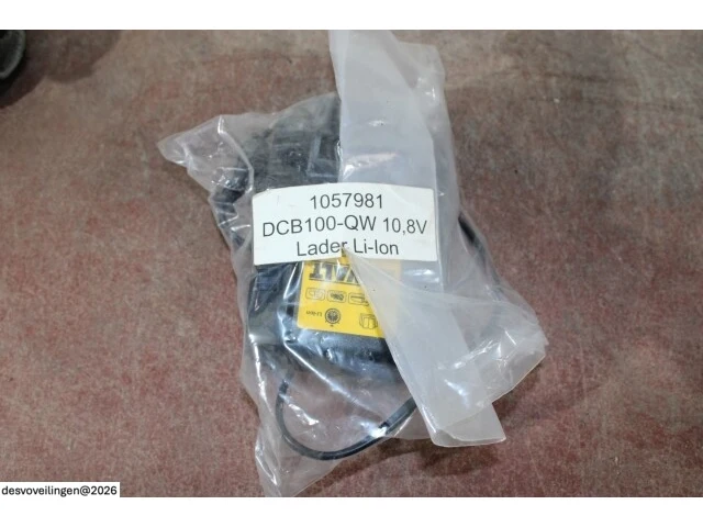 Dewalt dcb100-qw 10,8v lader - afbeelding 2 van  3