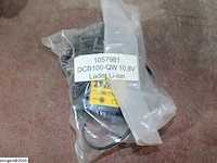 Dewalt dcb100-qw 10,8v lader - afbeelding 2 van  3
