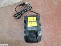 Dewalt dcb100-qw 10,8v lader - afbeelding 3 van  3