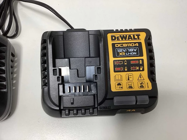 Dewalt dcb1104 12v / 18v xr acculader (2x) - afbeelding 2 van  5