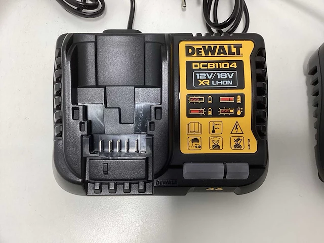 Dewalt dcb1104 12v / 18v xr acculader (2x) - afbeelding 2 van  5