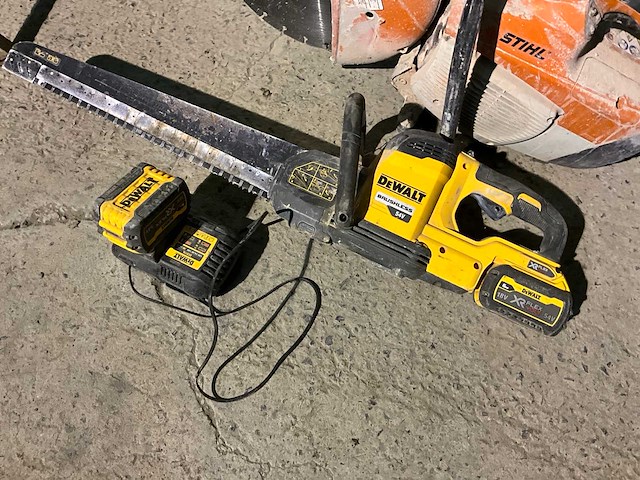 Dewalt dcd397 gipsblok zaagmachine - afbeelding 1 van  3