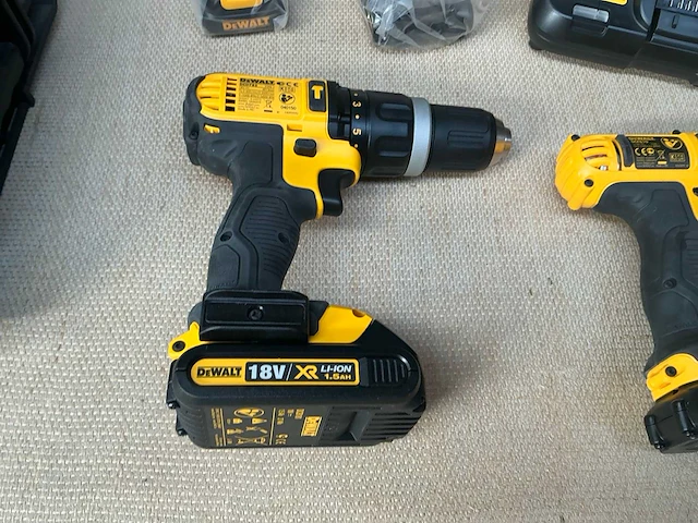 Dewalt dcd785 en dcf610 schroefboormachine-set - afbeelding 3 van  4