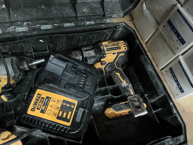 Dewalt dcf 80 accu schroefmachine (2x) - afbeelding 2 van  3