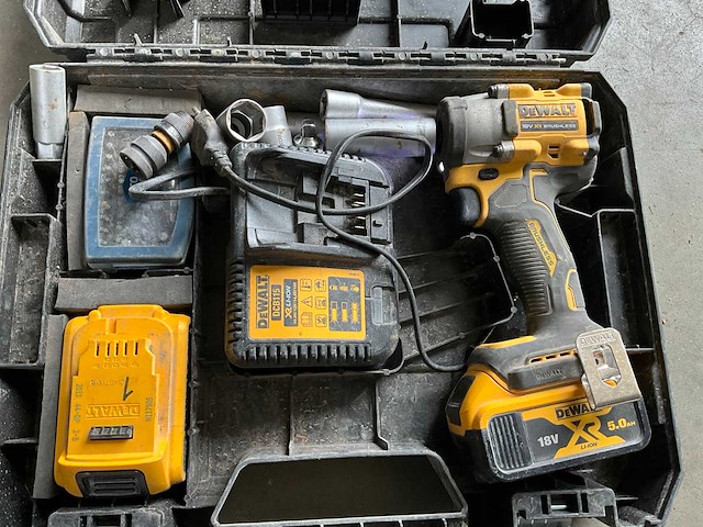 Dewalt dcf 922 accu slagmoersleutel - afbeelding 1 van  4