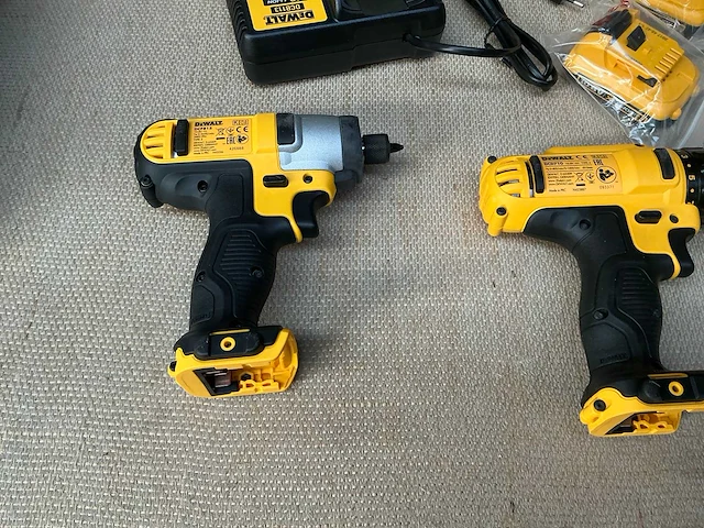 Dewalt dcf815 en dcd710 schroefboormachine-set - afbeelding 3 van  5