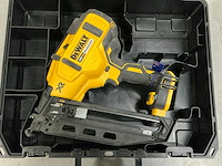 Dewalt dcn660 tacker - afbeelding 1 van  2
