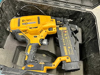 Dewalt dcn680 d2 accu tacker - afbeelding 1 van  6
