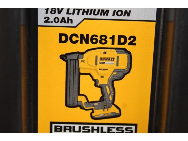 Dewalt dcn681d2-qw nietmachine - afbeelding 2 van  4