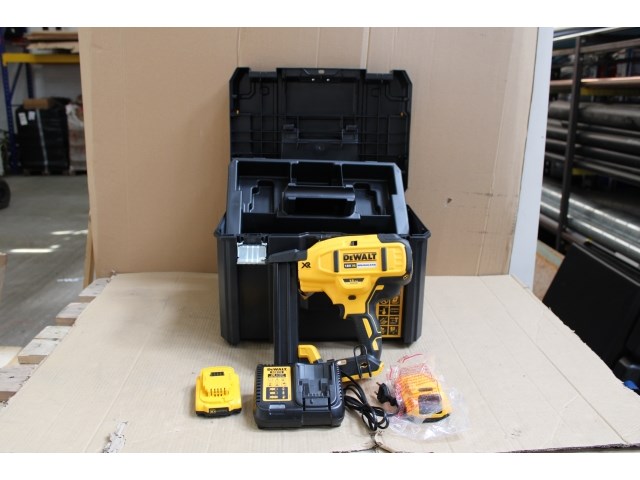 Dewalt dcn681d2-qw nietmachine - afbeelding 3 van  4