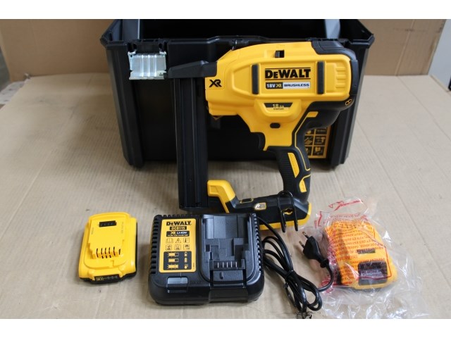 Dewalt dcn681d2-qw nietmachine - afbeelding 4 van  4