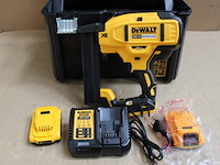 Dewalt dcn681d2-qw nietmachine - afbeelding 4 van  4