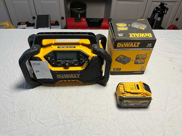Dewalt dcr029 accu werfradio met xr flex accu - afbeelding 1 van  8